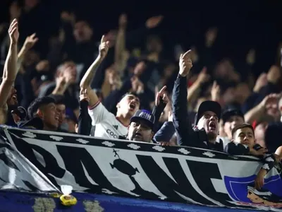 Tras ser detenidos: Hinchas de Colo-Colo reciben dura sanción luego de incidentes en Argentina