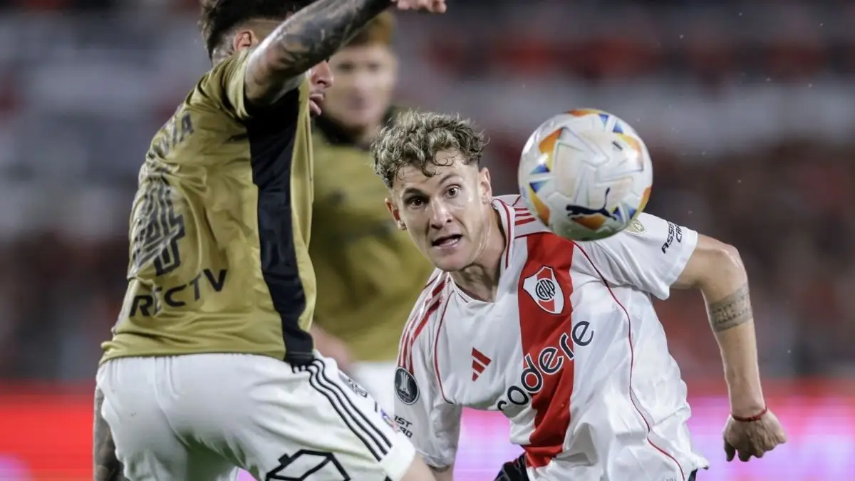 Colo-Colo enfrenta a River Plate.