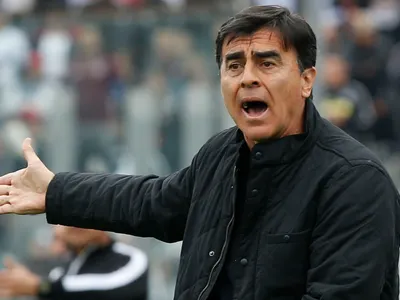 Muy furiosos: En Cobresal arremetieron con todo contra Colo-Colo y Gustavo Quinteros mientras se disputa el título