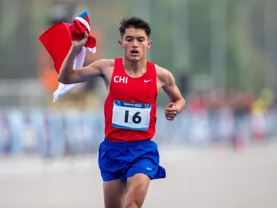 Medallista en los Panamericanos: El aplaudido gesto que realizó Colo-Colo con el maratonista Hugo Catrileo