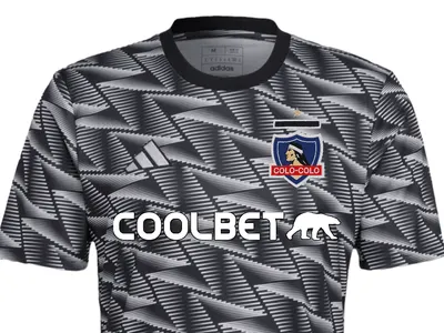 Colo-Colo pone a la venta su cuarta camiseta para la temporada 2023 y genera las críticas de los hinchas