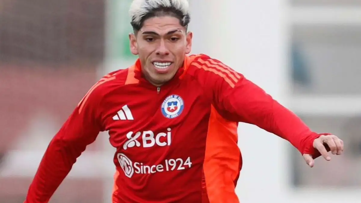 Carlos Palacios entrenando con la Selección Chilena.