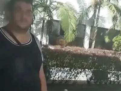 [VIDEO] Inaceptable: Se difunde video de hinchas del DIM agrediendo a fanáticos de Colo-Colo en Colombia