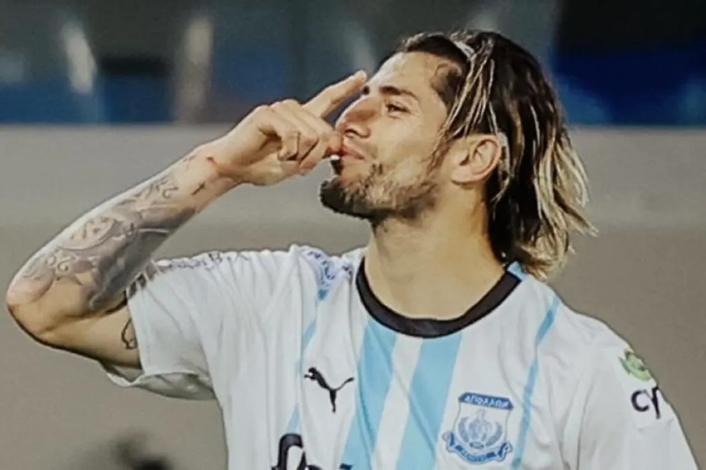 Ángelo Sagal con los colores de Apollon Limassol de Chipre.