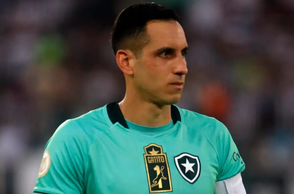 Desde Brasil informaron que Colo-Colo presentó un ofrecimiento formal por el ‘Gatito’ Fernández.