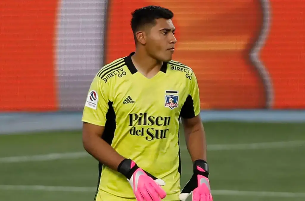 Julio Fierro no fue considerado por Jorge Almirón para la pretemporada de Colo-Colo.
