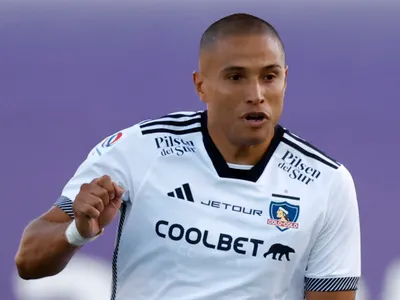 Se reveló el club interesado: Afirman que Leandro Benegas tendría ofertas para salir de Colo-Colo