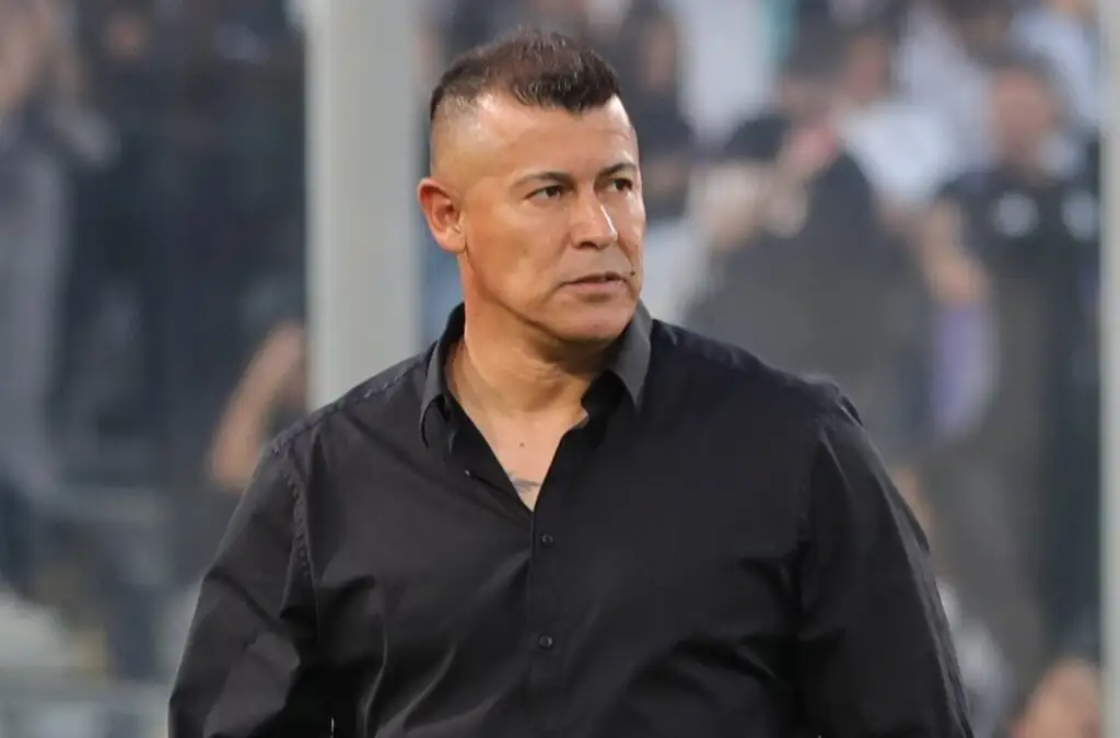 Jorge Almirón quedaría suspendido para el duelo frente a Unión La Calera.