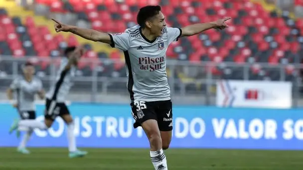 Joan Cruz celebrando su gol ante Everton de Viña del Mar.