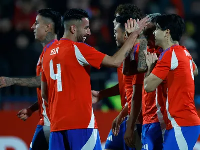 Mauricio Isla reveló la importancia de dos históricos de La Roja para fichar por Colo-Colo