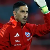 Acompañado por Mauricio Isla: Claudio Bravo recibe emotiva despedida en Viluco