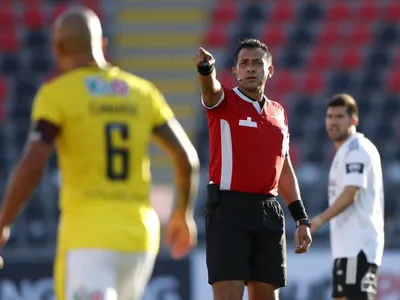¿Pero cómo? Árbitro que fue despedido por Castrilli impartirá justicia en el ‘Clásico’ de Colo-Colo y la UC