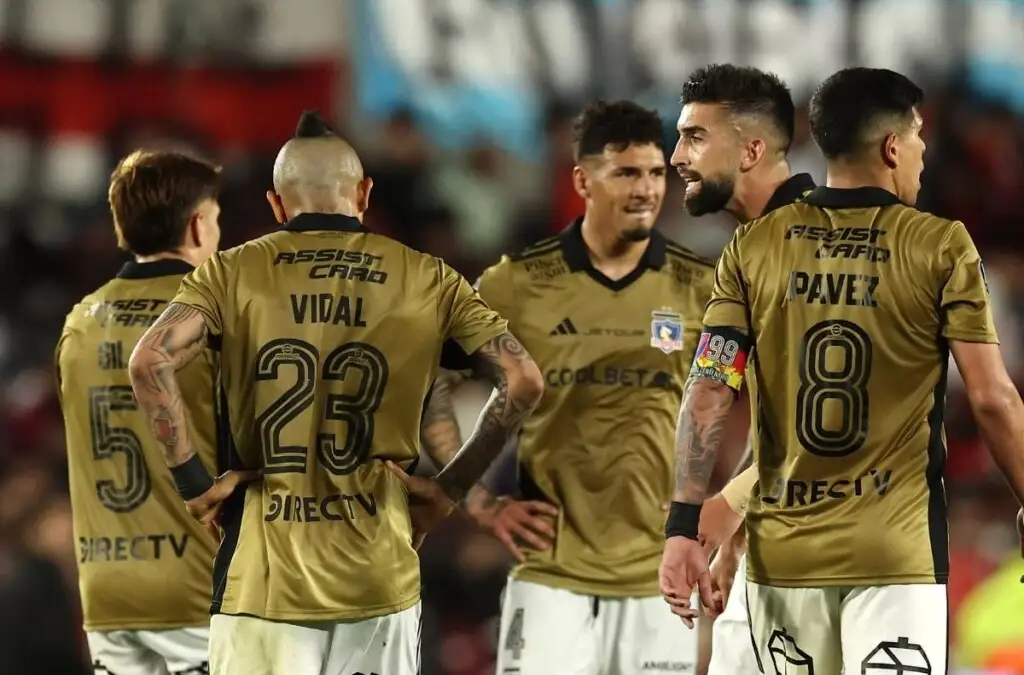 Colo-Colo cayó frente a River Plate y quedó eliminado en Copa Libertadores.