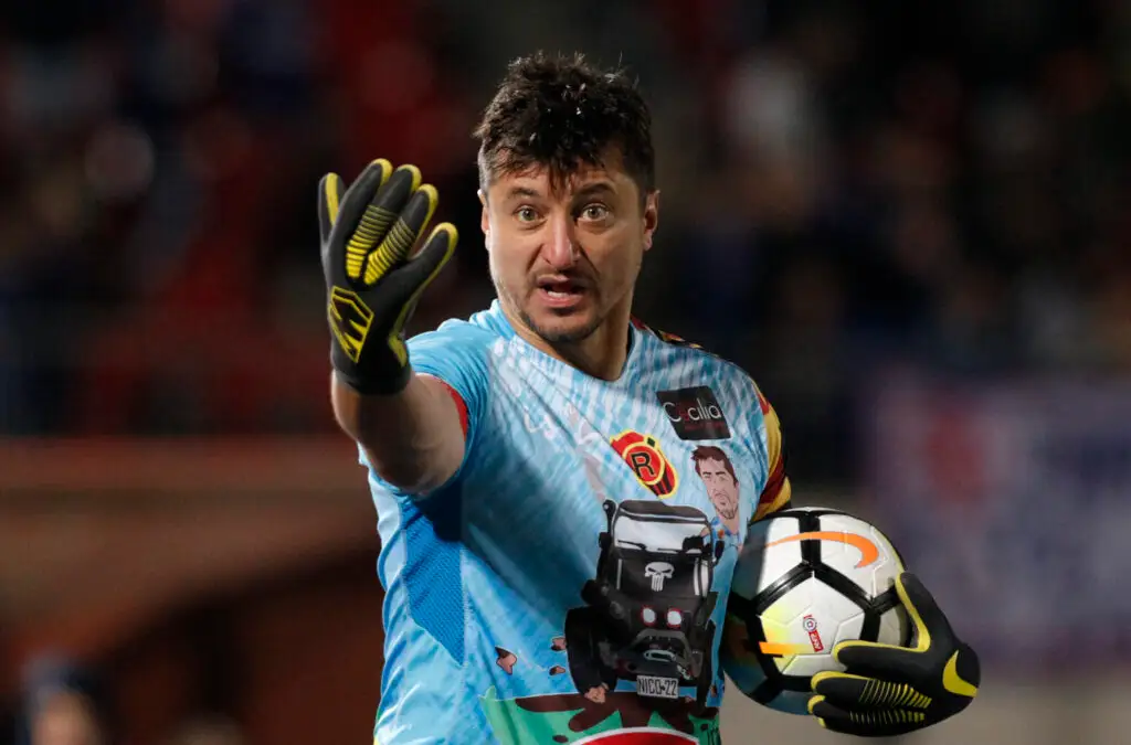Nicolás Peric pudo llegar a Colo-Colo.