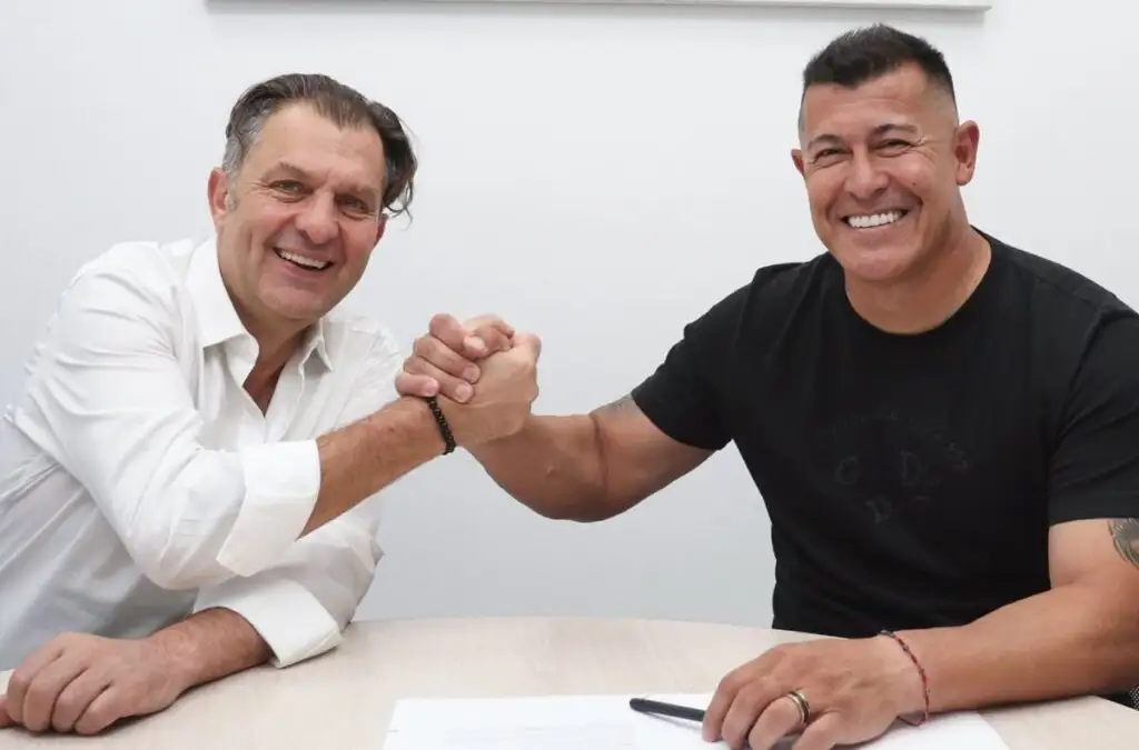 Aníbal Mosa confirmó la continuidad de Jorge Almirón en Colo-Colo.