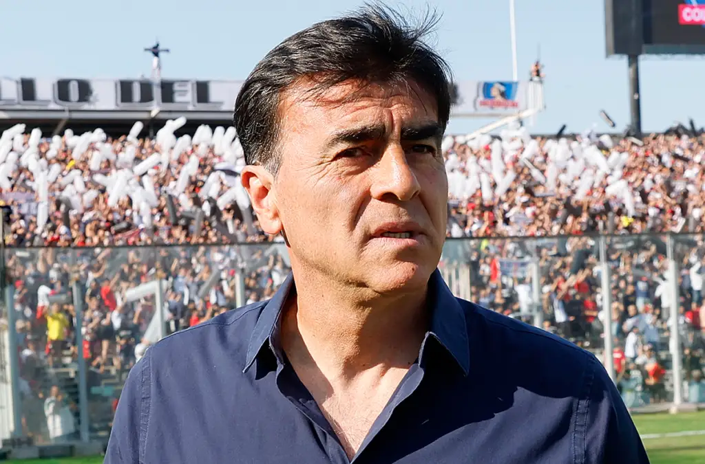 La salida de Gustavo Quinteros no dejó indiferente a los hinchas de Colo-Colo.