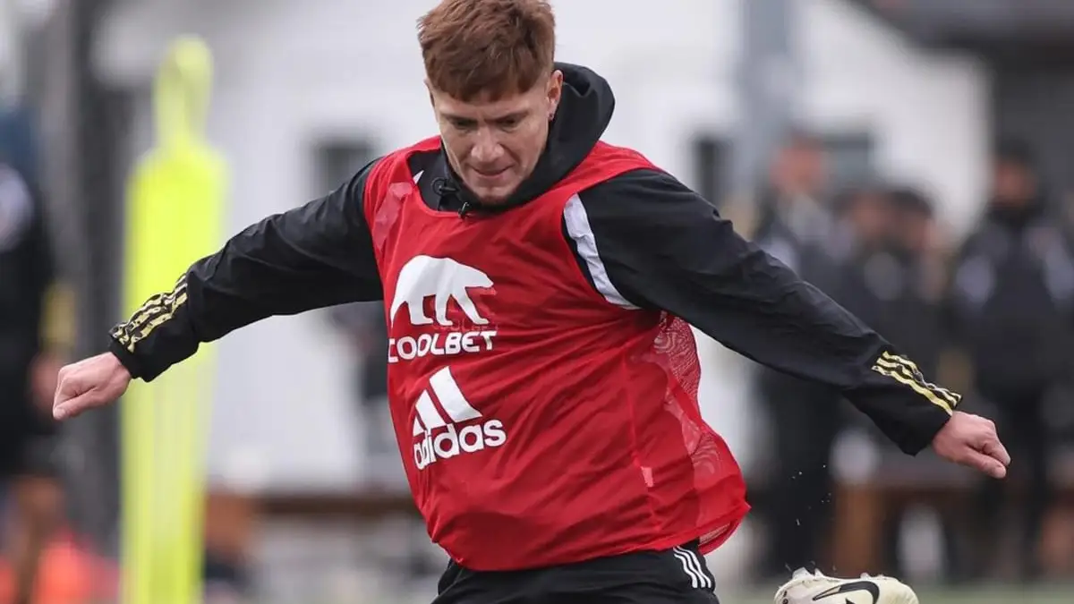 Leonardo Gil termina su contrato con Colo-Colo en diciembre de 2024.
