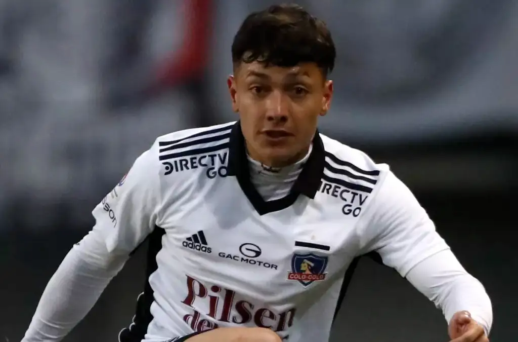Cristián Zavala con la camiseta de Colo-Colo