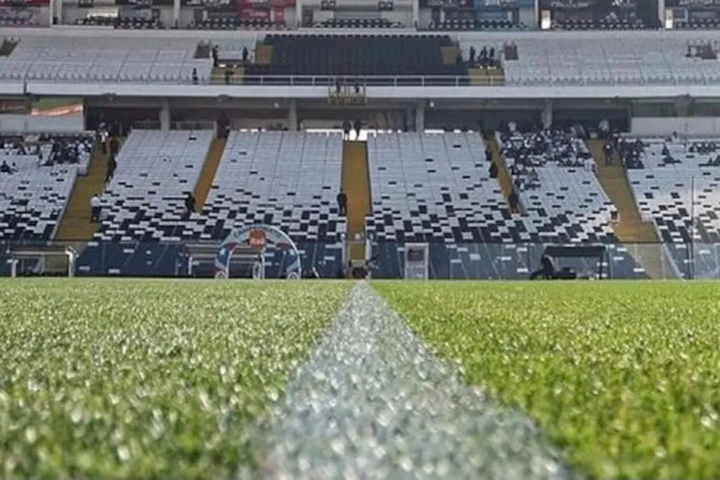 Cancha y sector Océano del Estadio Monumental.