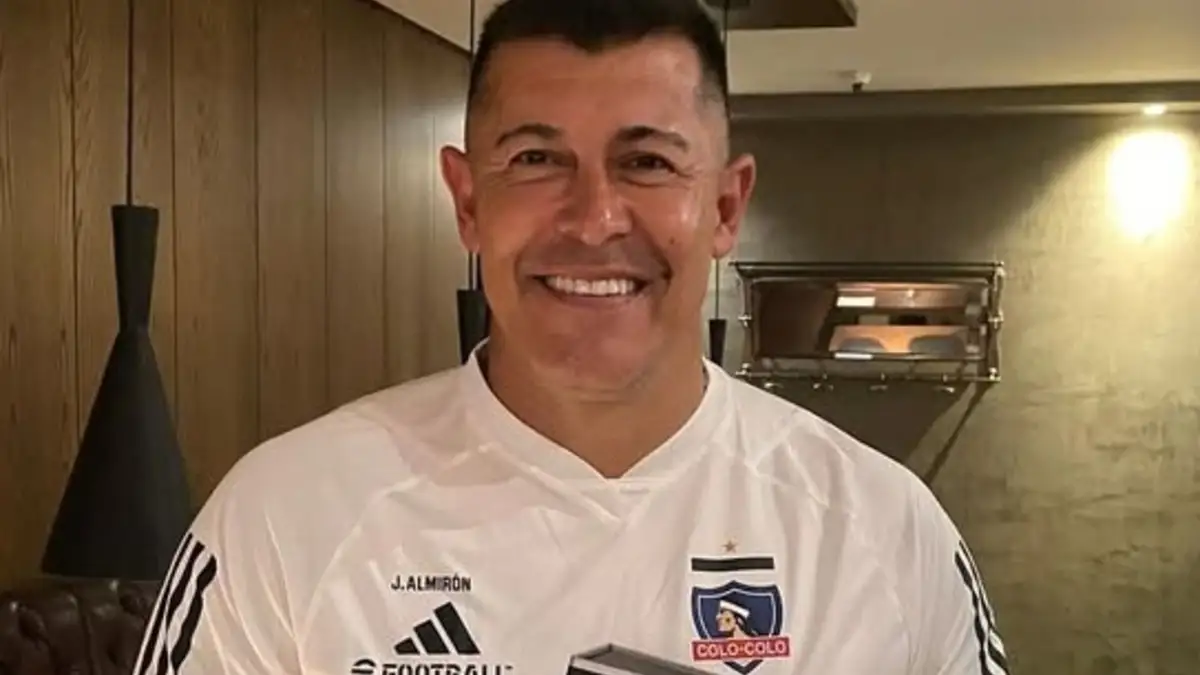 Jorge Almirón volvería Boca Juniors, pero expresó estar feliz en Colo-Colo.