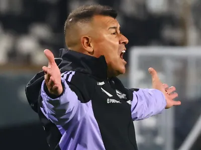 «Nos perjudicaron»: Jorge Almirón carga contra Conmebol tras la eliminación de Colo-Colo