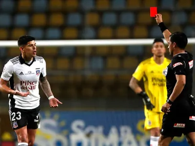 Esteban Pavez lanzó sus dardos en contra del VAR tras su expulsión ante Everton
