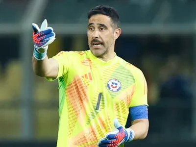 Le pusieron fecha: Desde Colo-Colo confirman la opción de fichar a Claudio Bravo para 2025