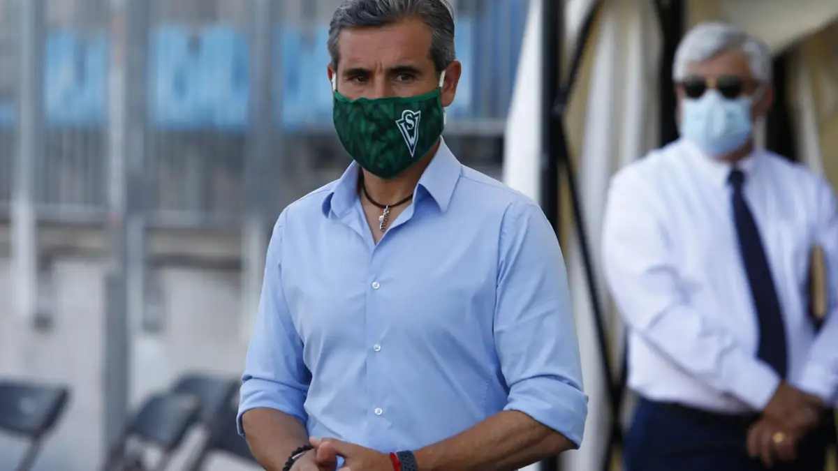 Futbol, Deportes Iquique vs Santiago Wanderers. Trigesima cuarta fecha, Campeonato Nacional 2020. El entrenador de Santiago Wanderers Miguel Ramirez antes del partido de primera division disputado contra Deportes Iquique en el estadio Tierra de Campeones. Iquique, Chile. 14/02/2021 Alex Diaz/Photosport********** Football, Deportes Iquique vs Santiago Wanderers. 34th date, National Championship 2020. Santiago Wanderers’s Miguel Ramirez manager prior to the first division football match played against Deportes Iquique’s at the Cavancha stadium. Iquique, Chile. 14/02/2021 Alex Diaz/Photosport