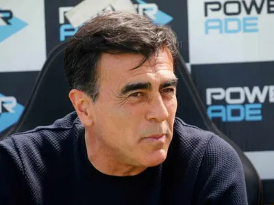 ¿Los considerará Gustavo Quinteros? Los 3 ‘refuerzos’ que sumaría Colo-Colo tras el término de las vacaciones