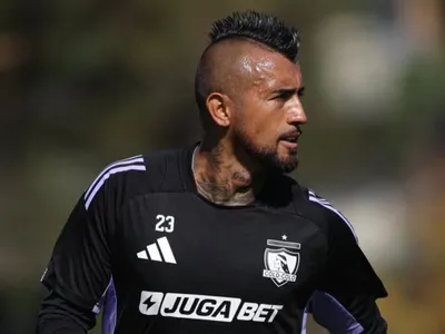 Con goleadores y resultado: Arturo Vidal entrega su pronóstico para el partido de Colo-Colo vs Everton