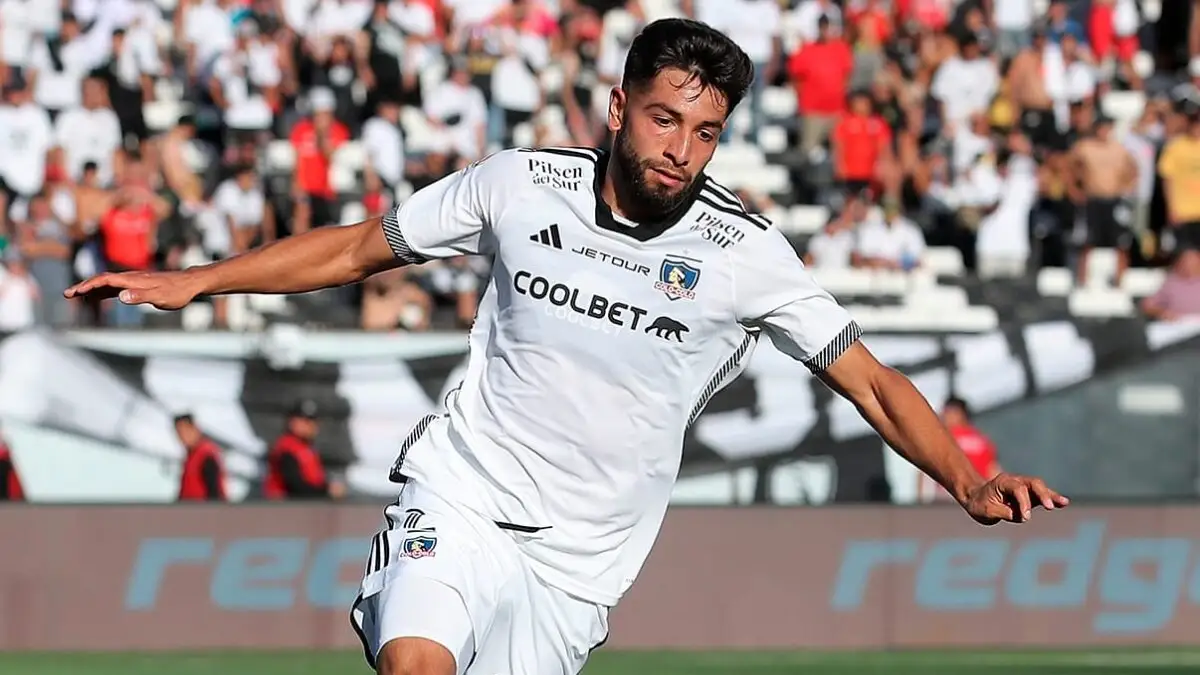 Jeyson Rojas extendió su vínculo con Colo-Colo por tres años más.