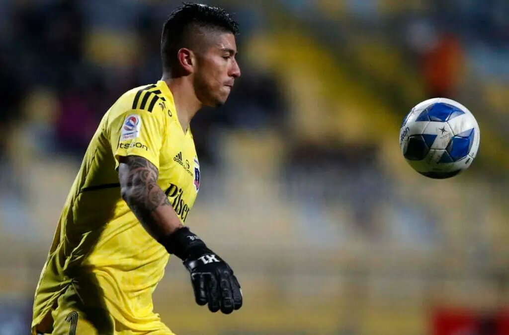 Brayan Cortés es la gran duda de Colo-Colo para el duelo ante Ñublense