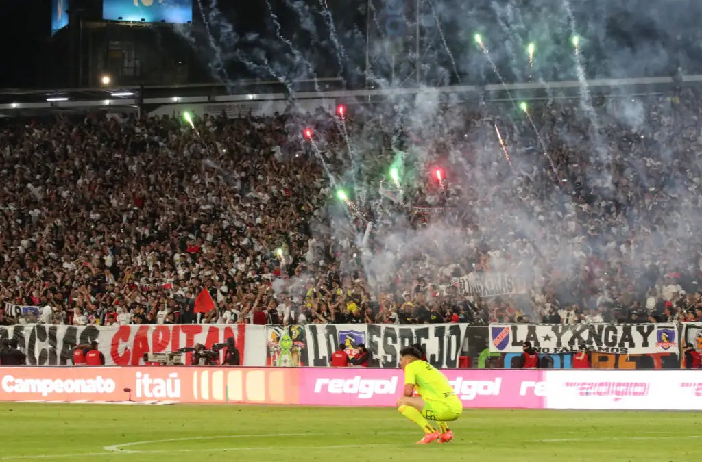 Fuegos de artificio en el duelo de Colo-Colo frente a la UC.