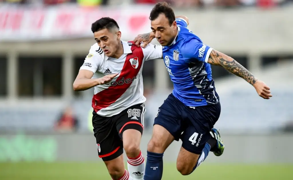 Matías Catalán defendiendo la camiseta de Talleres de Córdoba