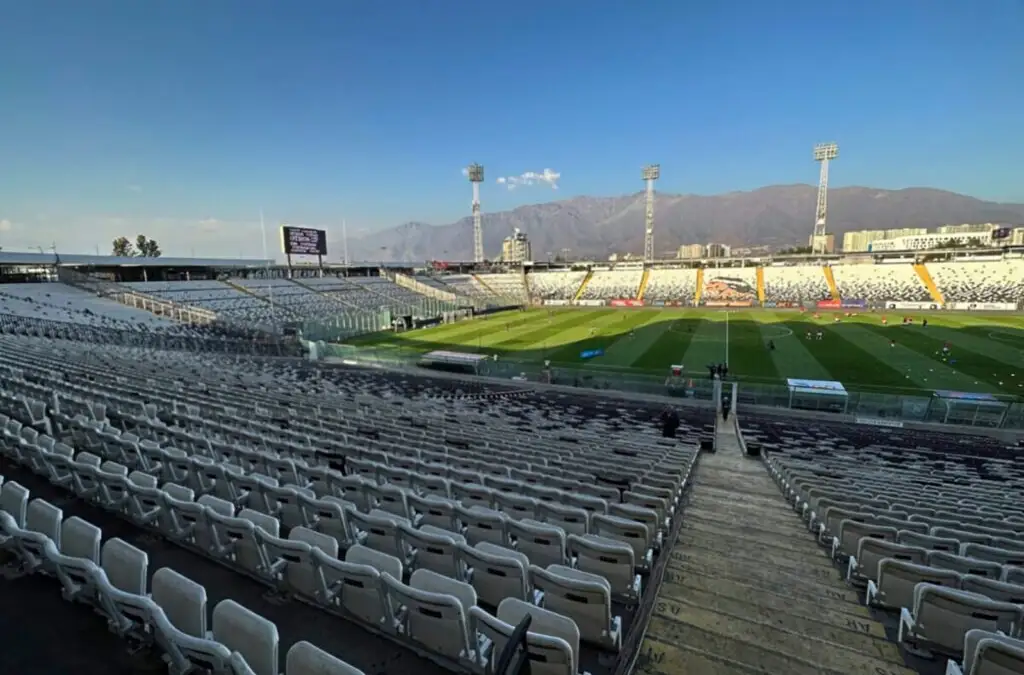 Blanco y Negro está analizando incluir un césped mixto en el Estadio Monumental.