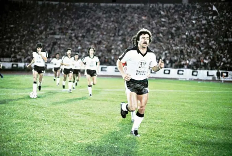 Carlos Caszely propone un Colo-Colo vs Real Valladolid