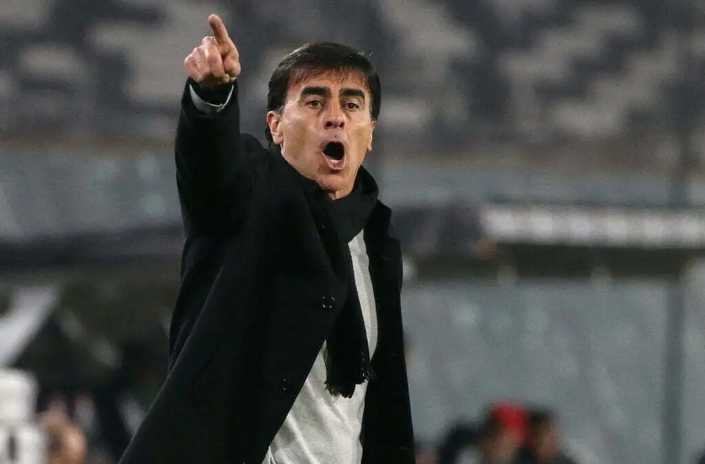Juan Cristóbal Guarello criticó a Gustavo Quinteros por sus dichos contra Fernando Véjar y cree que Colo-Colo, Universidad de Chile y Universidad Católica no debiesen alegar por los árbitrajes.