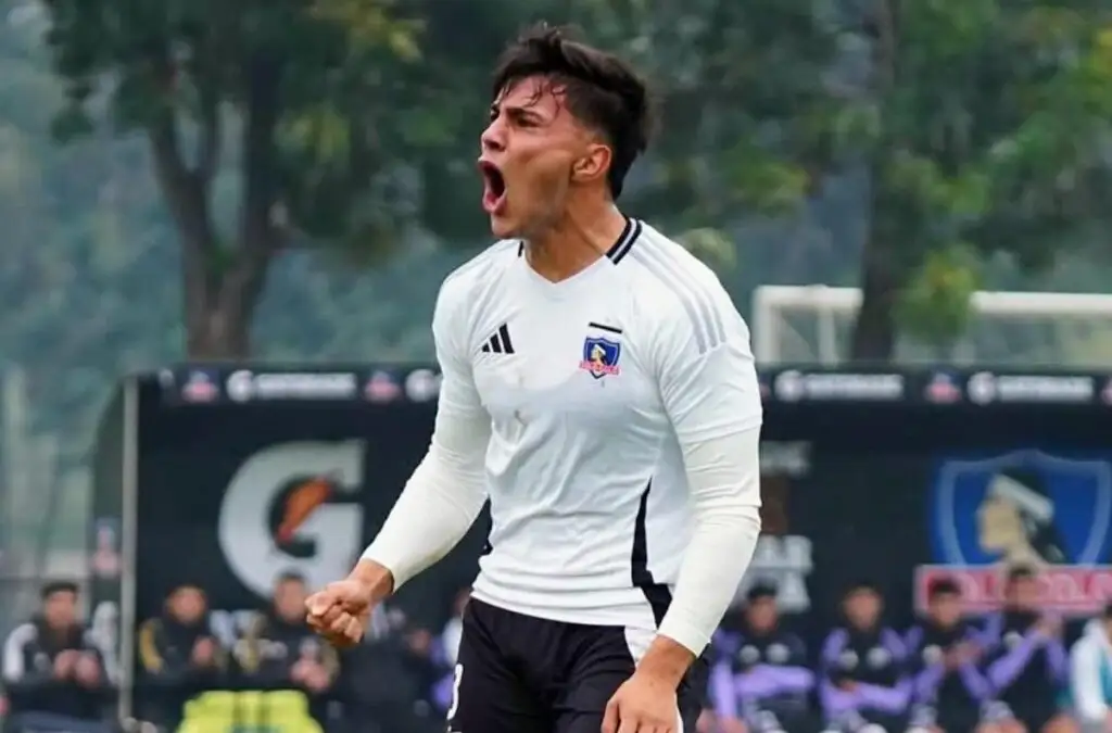 Bruno Torres le convirtió un doblete a Deportes Recoleta con Colo-Colo Sub-18.