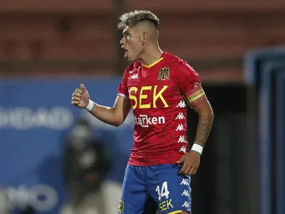 Tremendo chascarro: Reconocido medio nacional dio por confirmado el fichaje de Carlos Palacios en otro club de Chile, pero…