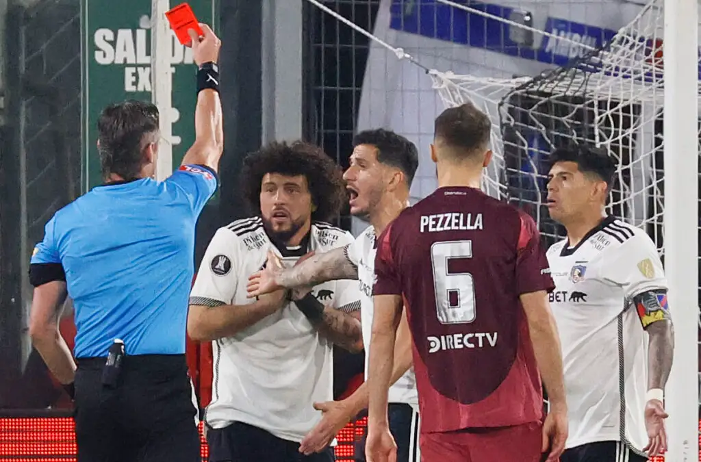 Maximiliano Falcón está suspendido por lo que no podrá jugar este martes ante River Plate.
