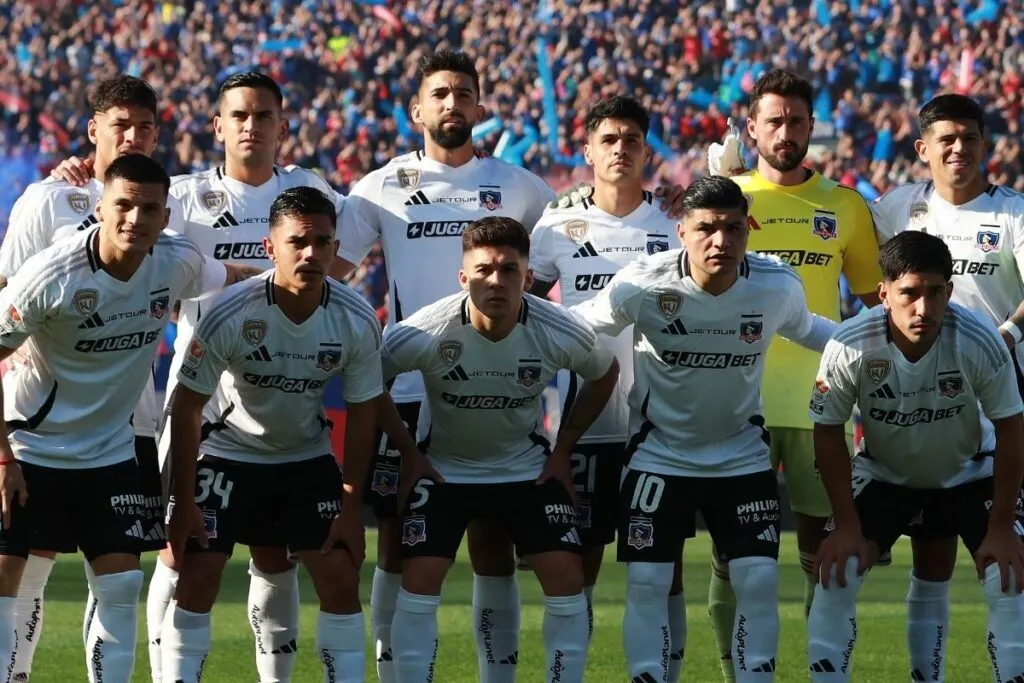 Formación de Colo-Colo frente a la U