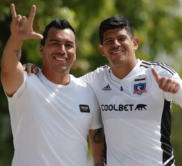 Esteban Paredes visitó el Estadio Monumental y compartió con parte del primer equipo.