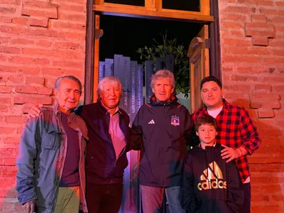 [FOTOS] El hermoso homenaje que se le hizo a los primeros jugadores de Colo Colo en la inauguración de la fachada de «El Quitapenas»