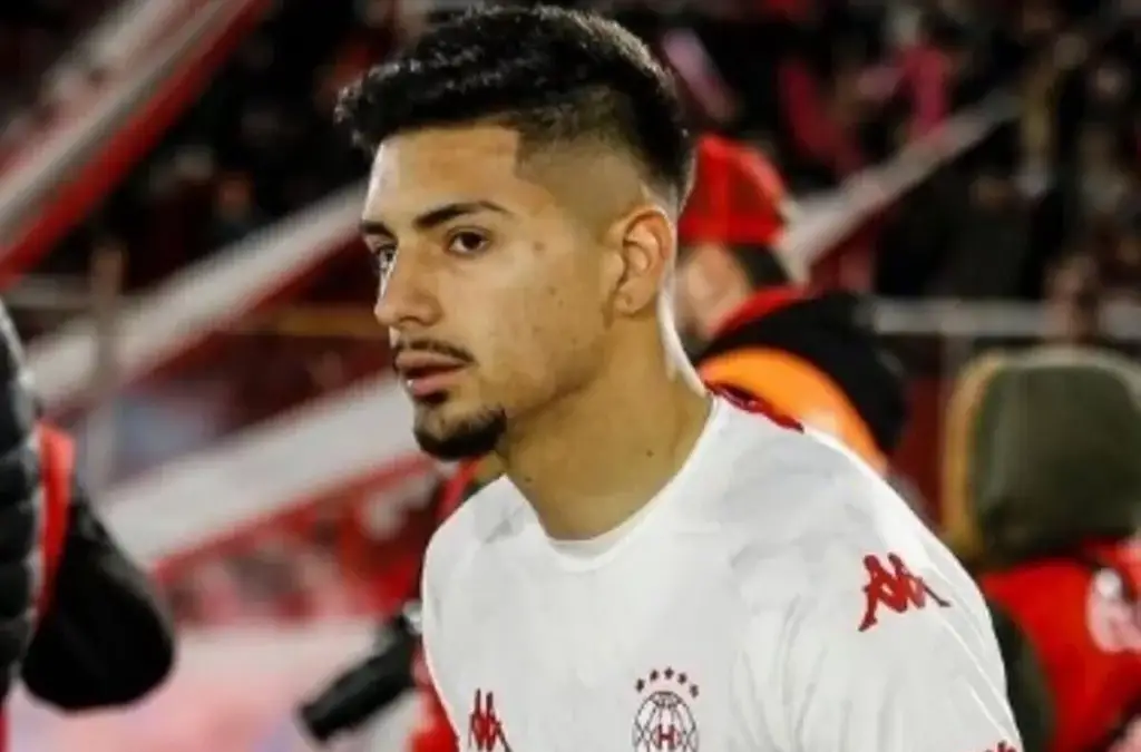 Williams Alarcón fue incluido entre los 10 volantes ofensivos con más pases progresivos por partido.