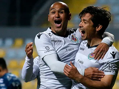 Humberto Suazo y Matías Fernández vuelven al Monumental
