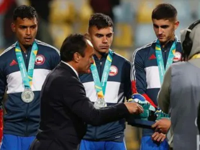 Ovación total del público: Así fue la entrega de medalla de Jaime Pizarro a Vicente en los Juegos Panamericanos