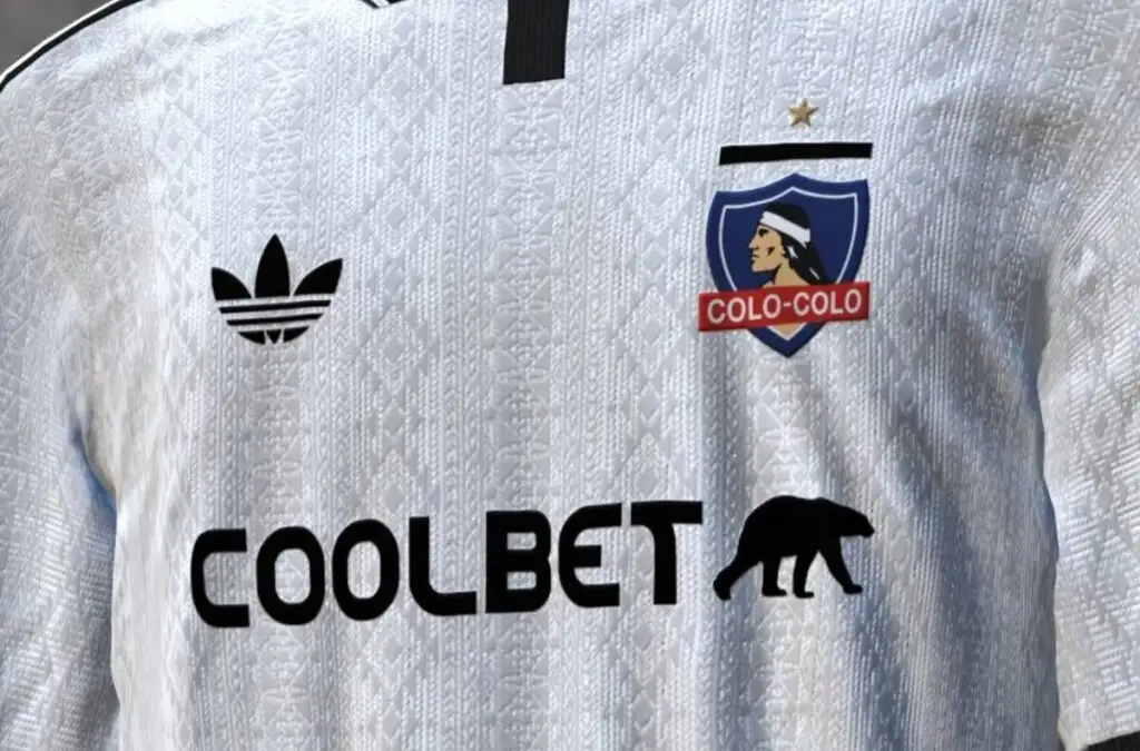 Filtraron en redes sociales las supuestas camisetas de Colo-Colo para 2025.