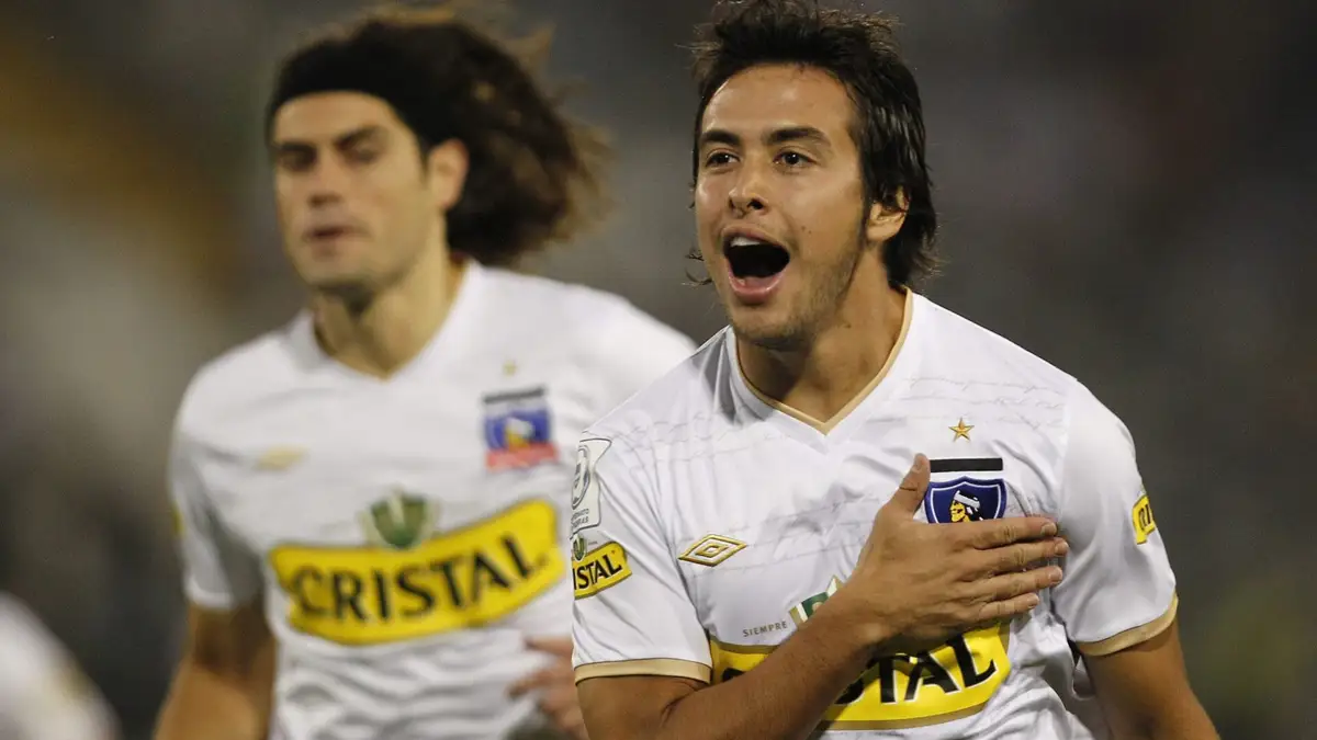 FUTBOL, COLO COLO VS CERRO PORTENO. COPA LIBERTADORES 2011. EL JUGADOR DE COLO COLO CRISTOBAL JORQUERA, CELEBRA EL UNO A CERO PARCIAL CONTRA CERRO PORTENO DURANTE EL PARTIDO POR COPA LIBERTADORES JUGADO EN EL ESTADIO MONUMENTAL. SANTIAGO, CHILE 20/04/2011. RAMIRO LATORRE/PHOTOSPORT SOCCER, COLO COLO VS CERRO PORTENO. LIBERTADORES CUP 2011. COLO COLO«S CRISTOBAL JORQUERA, CELEBRATES HIS GOAL AGAINST CERRO PORTENO DURING THEIR LIBERTADORES CUP AT MONUMENTAL STADIUM IN SANTIAGO, CHILE. 16/04/2011. RAMIRO LATORRE/PHOTOSPORT