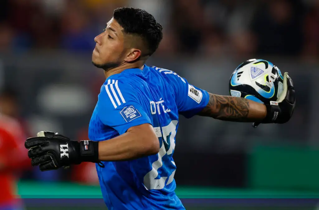 Brayan Cortés suma bonos para seguir siendo titular en La Roja.