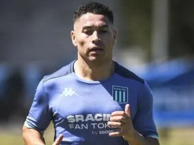 No lo pasa bien en Argentina: El nuevo traspié de Óscar Opazo en el último partido de Racing